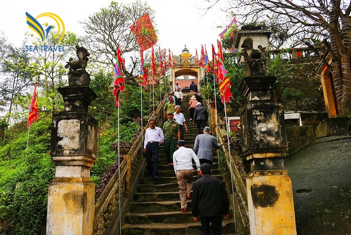 Ng&ocirc;i đền cổ k&iacute;nh v&agrave; linh thi&ecirc;ng l&agrave; địa điểm c&aacute;c bạn n&ecirc;n gh&eacute; qua